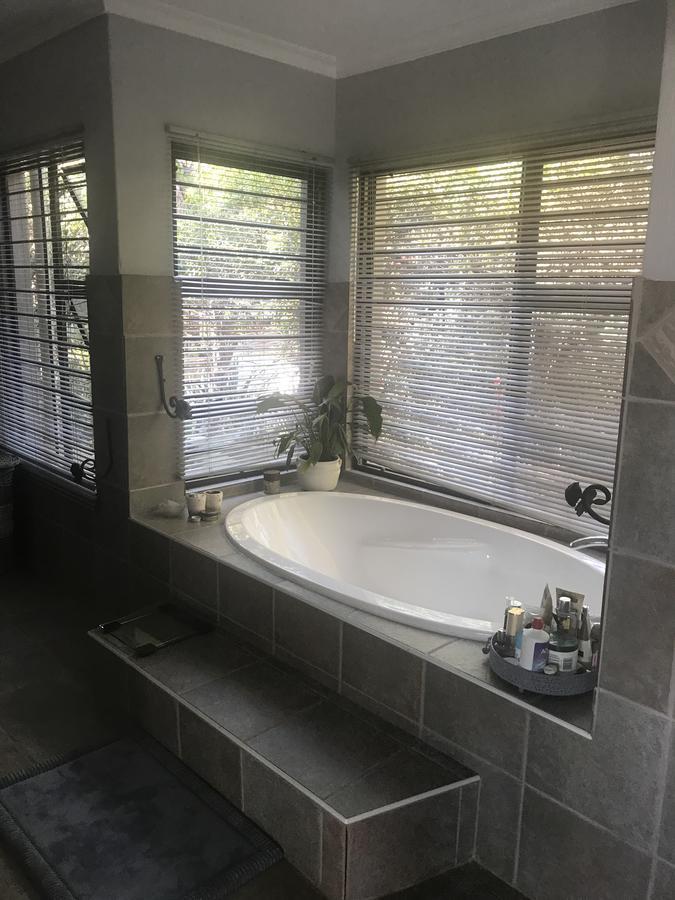Koru Guesthouse Преторія Екстер'єр фото